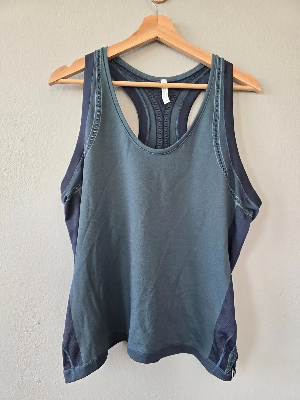 Allyson Felix Athleta 2X Racerback Athletic Tank Top Grip Hem Blue Pilates Curvy